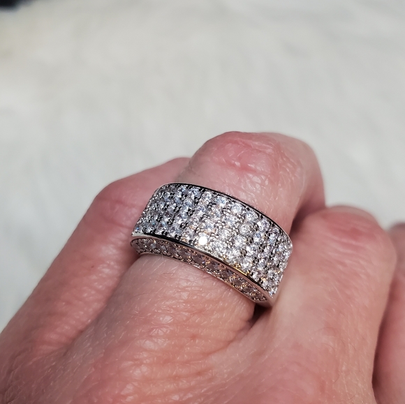 Cz embossed Ring - Picture 4 of 12